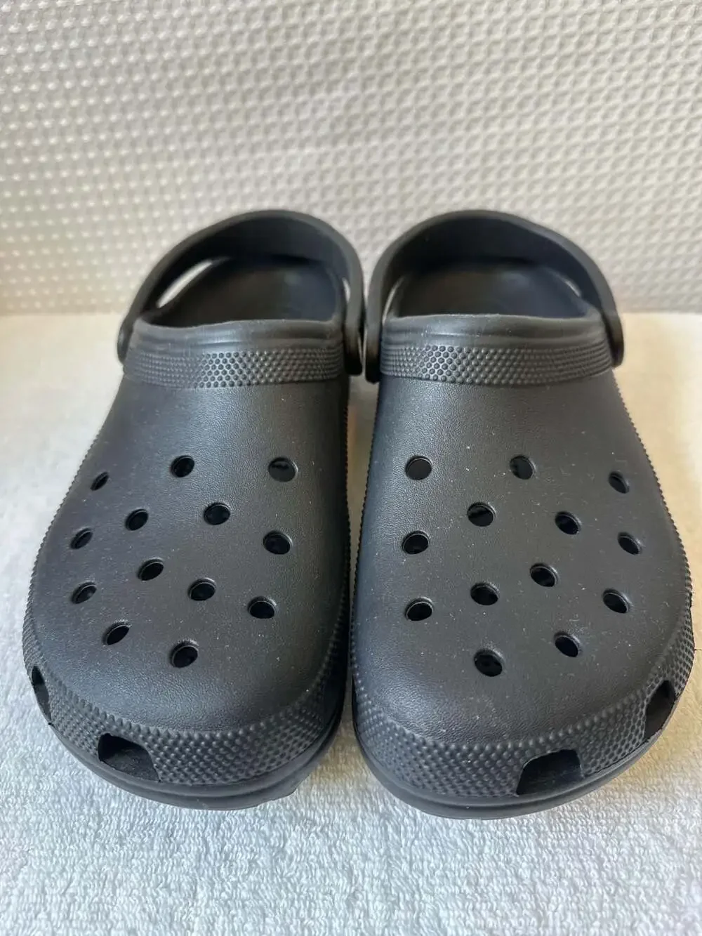 Crocs Classic Clogs Black Men's Size 11 - Picture 4 of 7